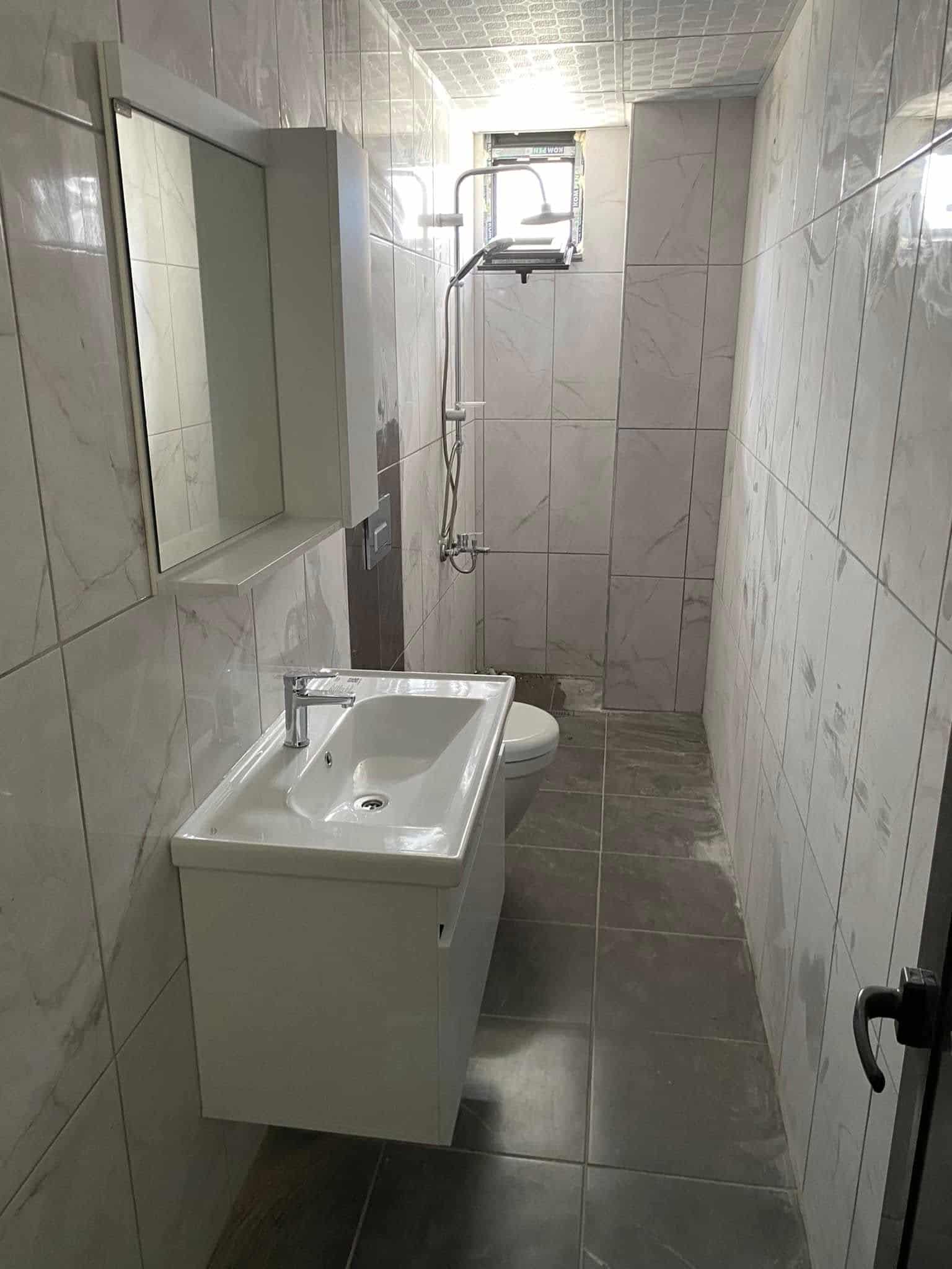 Lavabo dolapli gri banyo